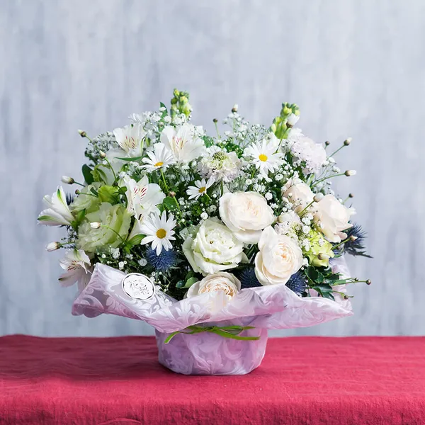 お供え季節の花で白系アレンジメント